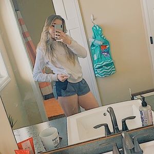 Meet your Posher, Ava